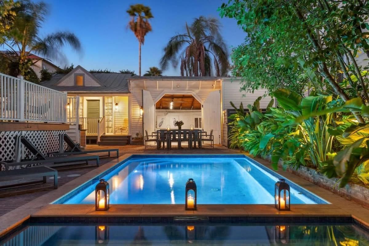 Bed & Breakfast Opulent Expansive Unit Heated Pool And