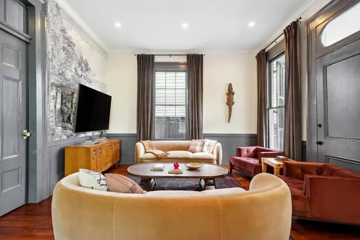 5 Bedroom Designer On Magazine Pool & Holiday home *