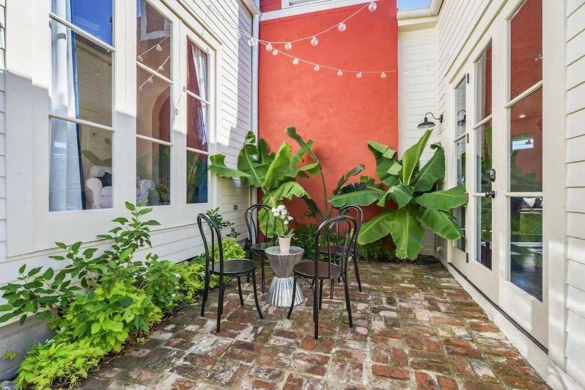 Contemporary Designer Near French Quarter Holiday home New Orleans