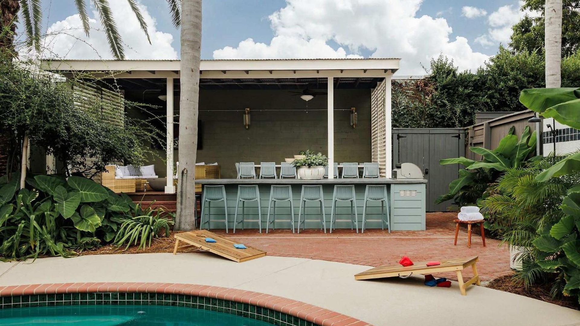 Historic Luxurious Heated Pool & Holiday home