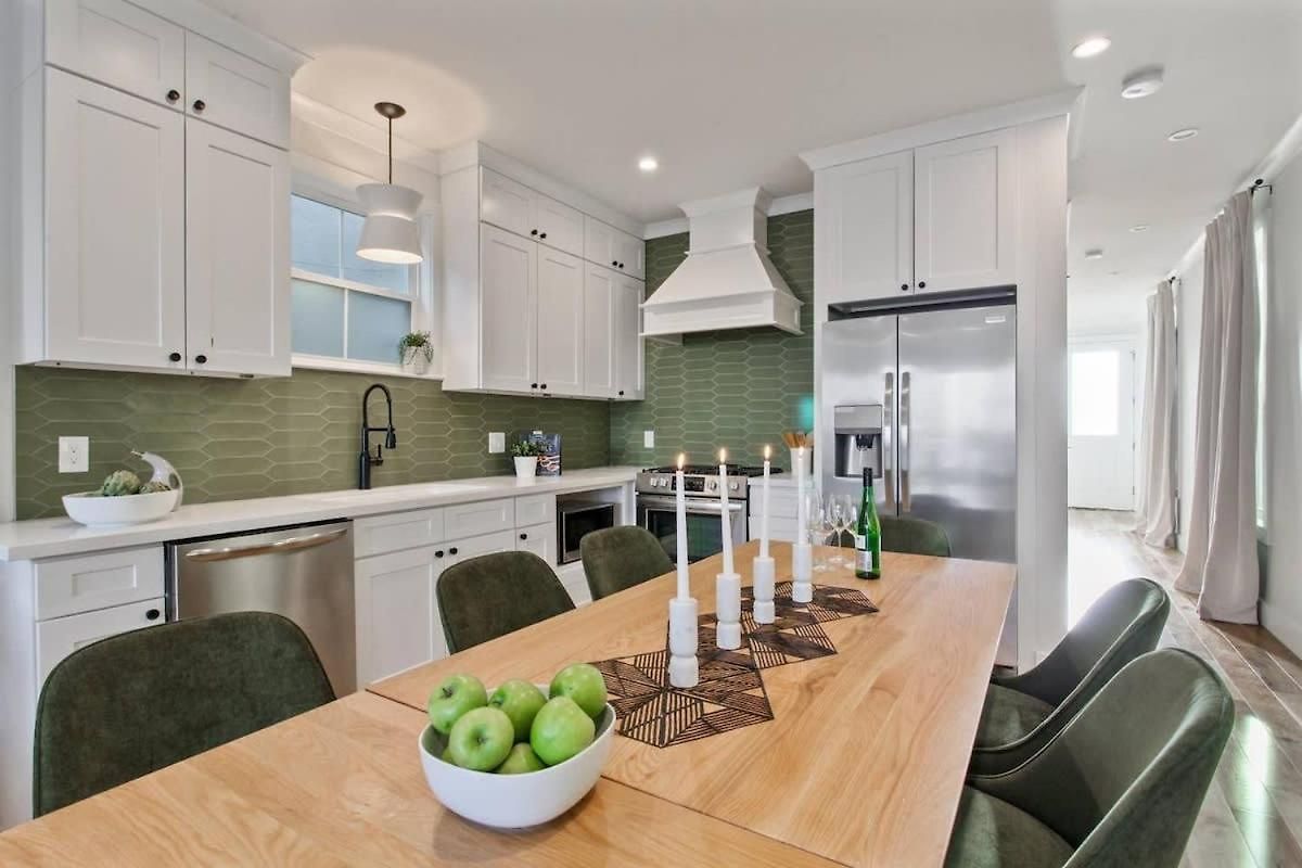 Spacious Mid-century Oasis With Heated Pool Holiday home New Orleans