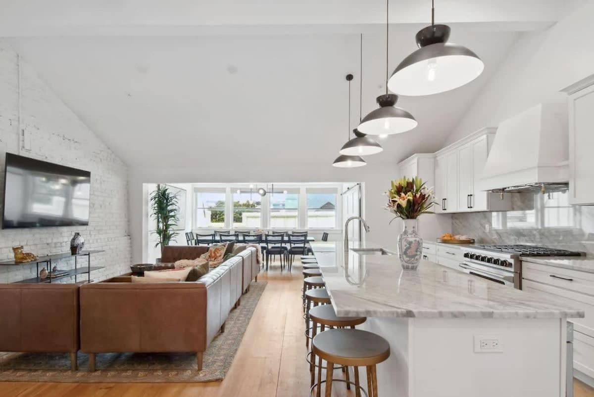 Trendy Cbd Near French Quarter * New Orleans