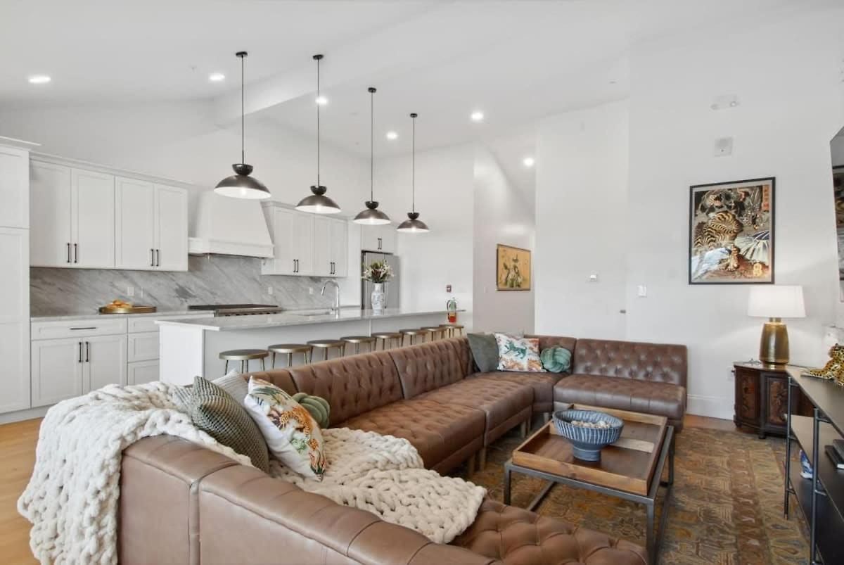 Trendy Cbd Near French Quarter *