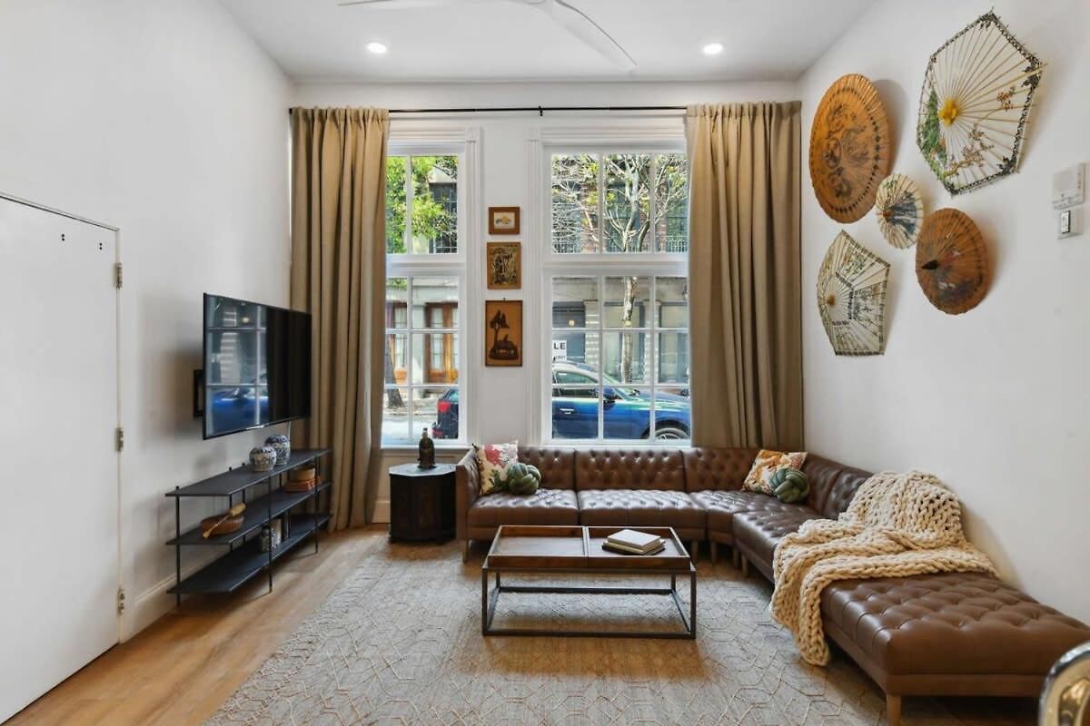 Spacious Cbd Near French Quarter *