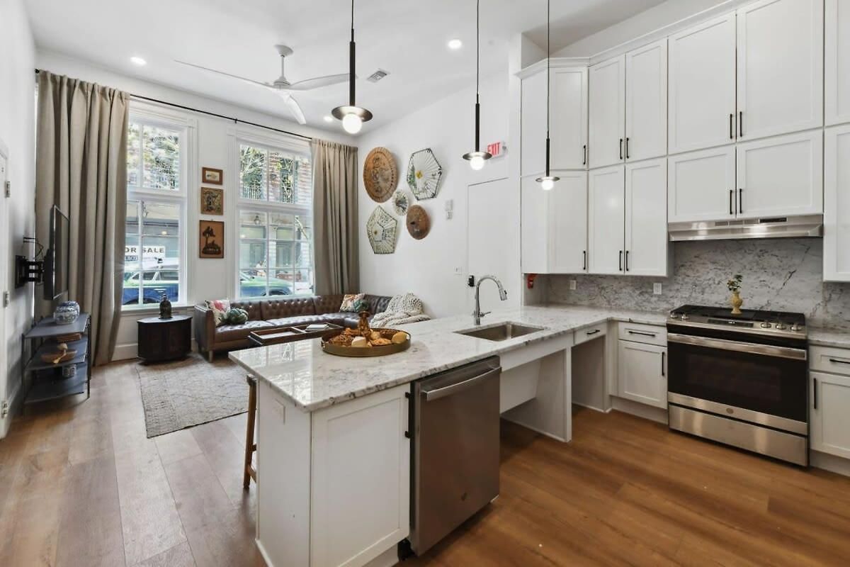 Spacious Cbd Near French Quarter