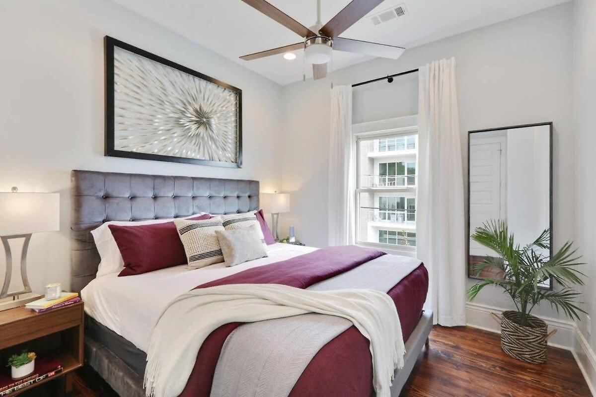 Sunny Midcentury Luxury Near French Quarter