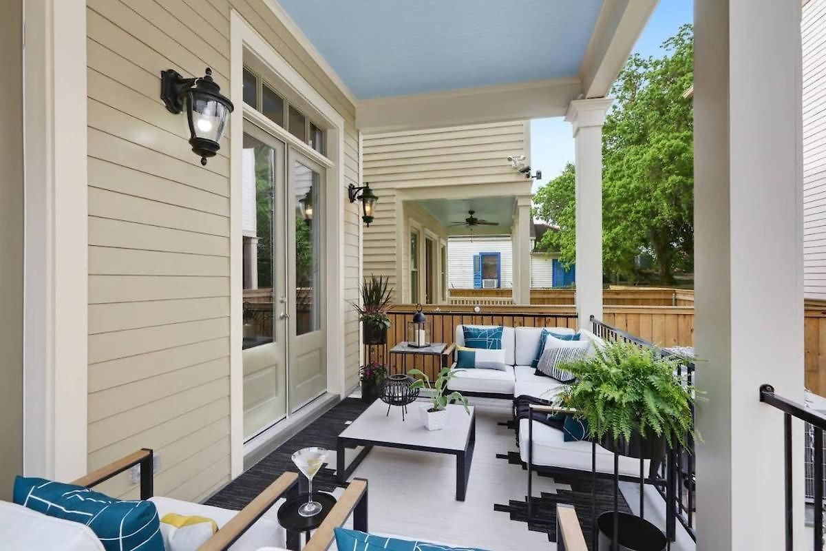 Sunny Midcentury Luxury Near French Quarter *