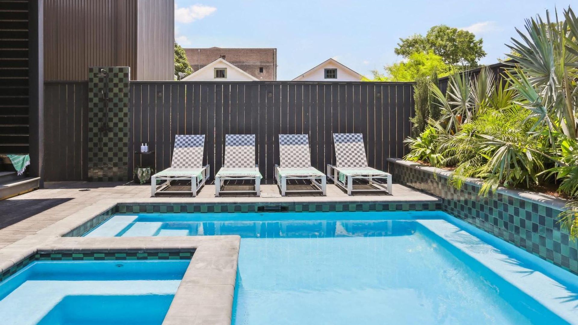 Holiday home Lower Garden District Luxury Combo Pool & Hottub *