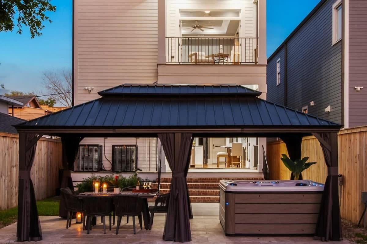 Stylish Modern With Hot Tub & Pergola Holiday home New Orleans