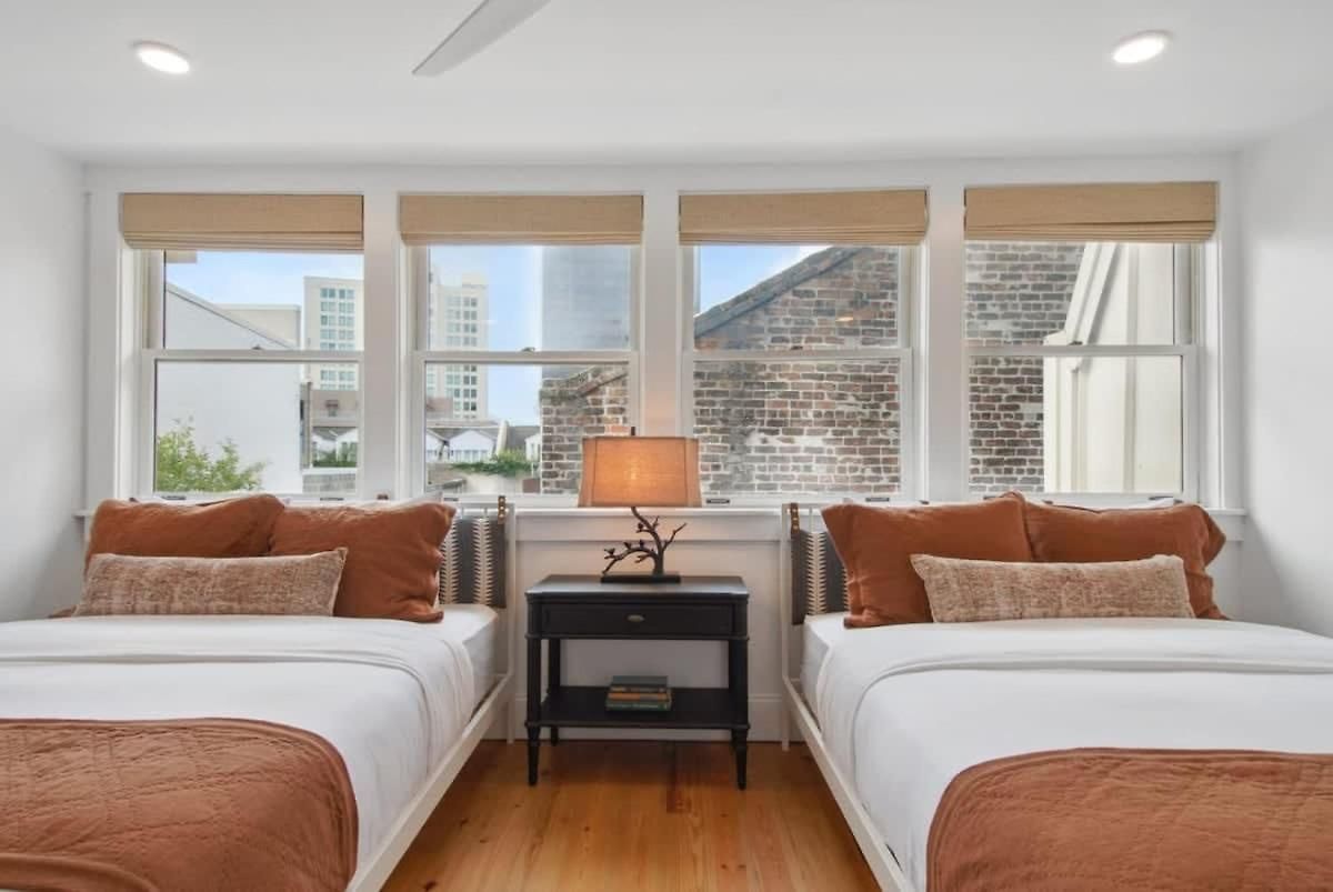 Hotel Two Expansive Near French Quarter
