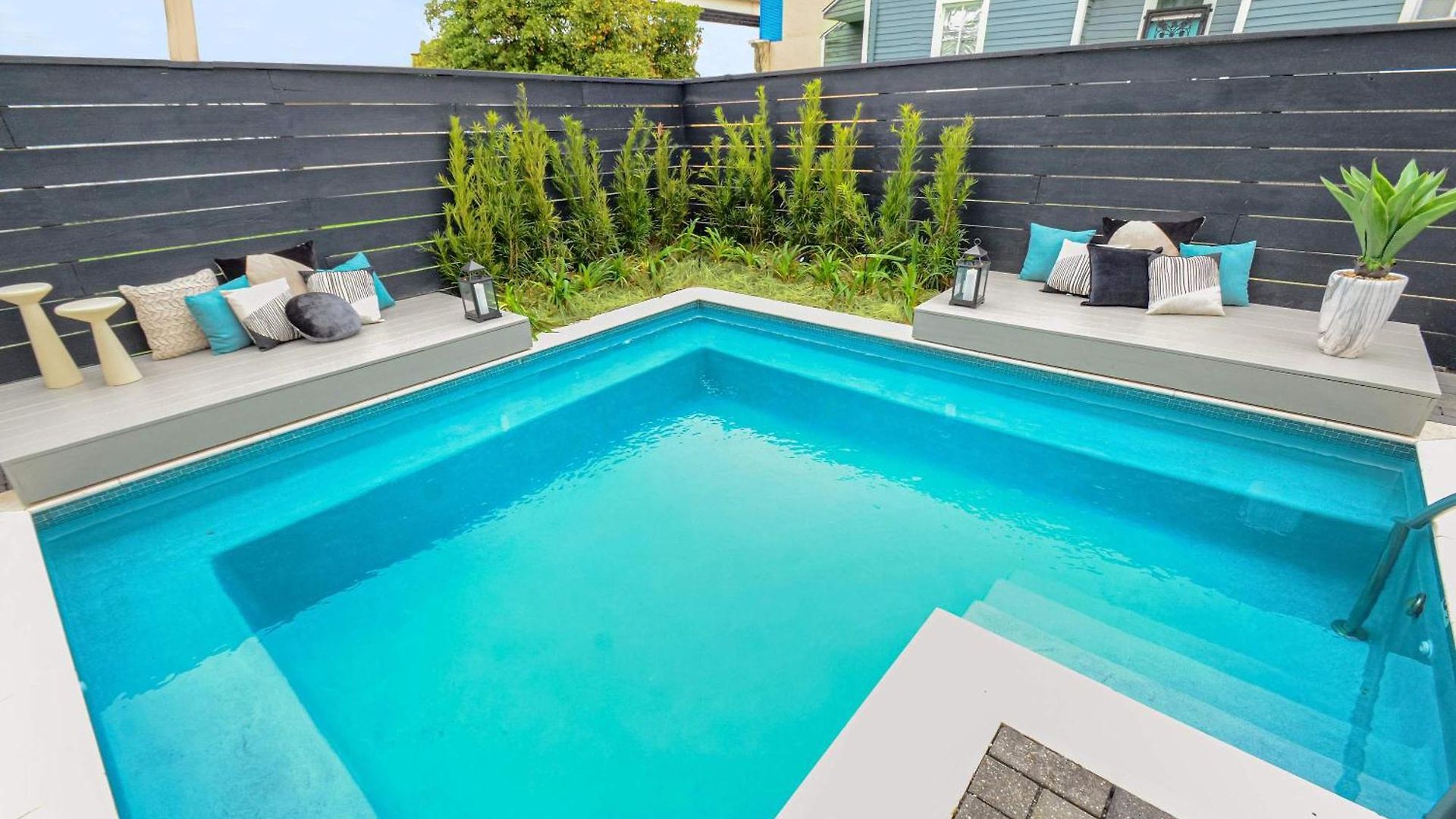 Luxe 19br Combo & Private Backyard With Pool *