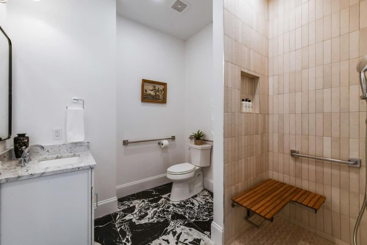 Hotel Upscale Cbd Near French Quarter