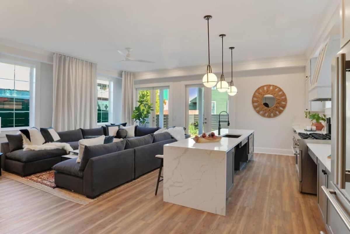 Luxe Sunlit Heated Pool & Near Cbd Holiday home New Orleans