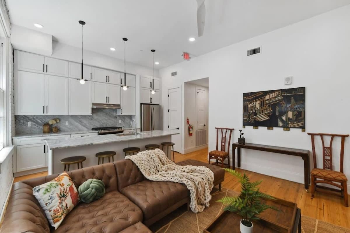 Two Luxe Cbd Near French Quarter