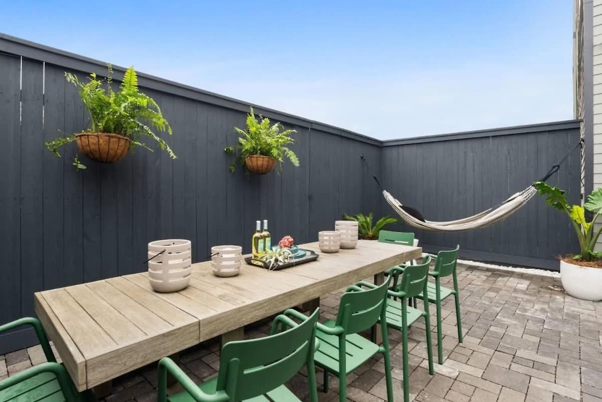 Spacious Nola Combo 2 Units & Shared Pool Holiday home New Orleans