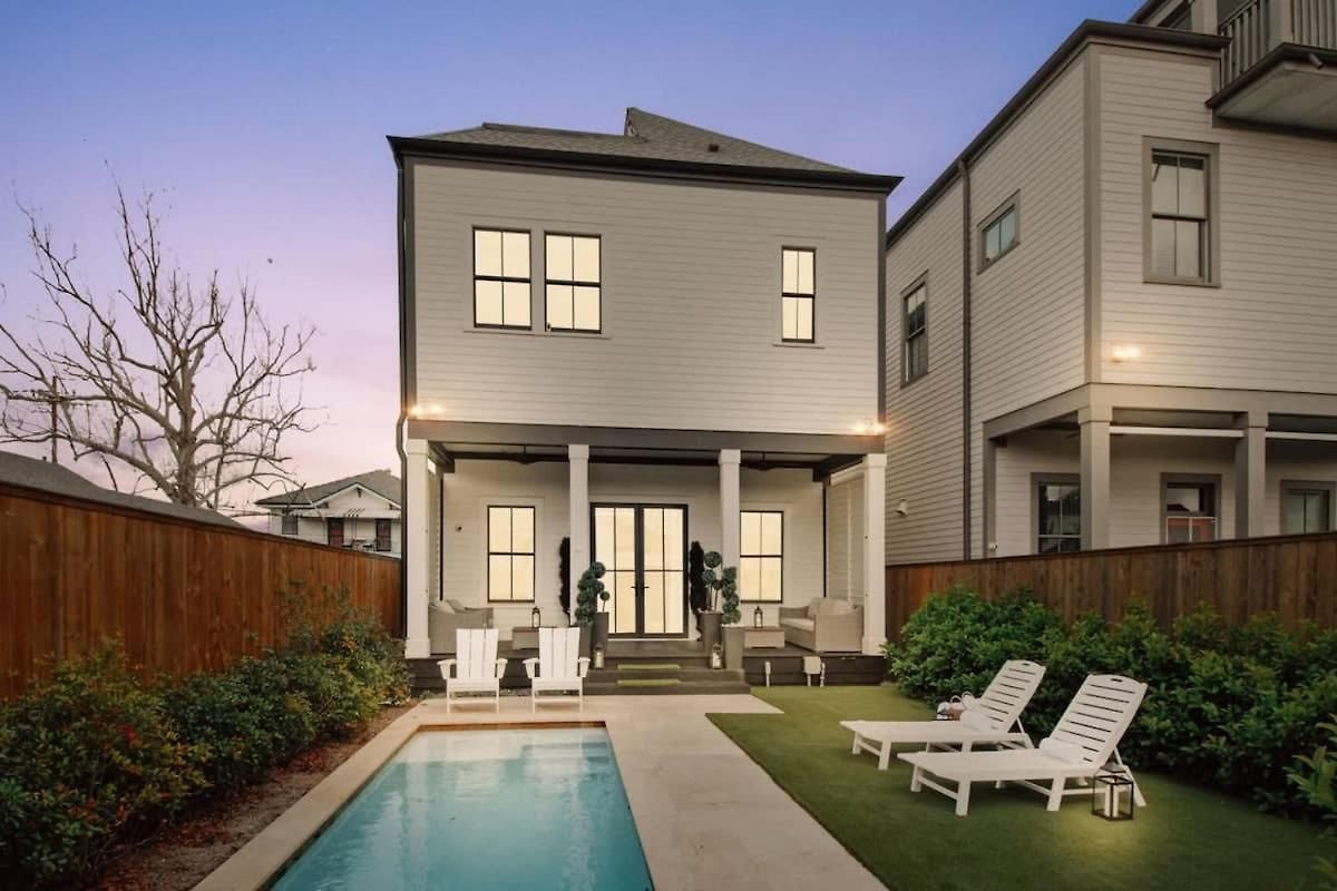 Holiday home Deluxe Modern Heated Pool & Game *