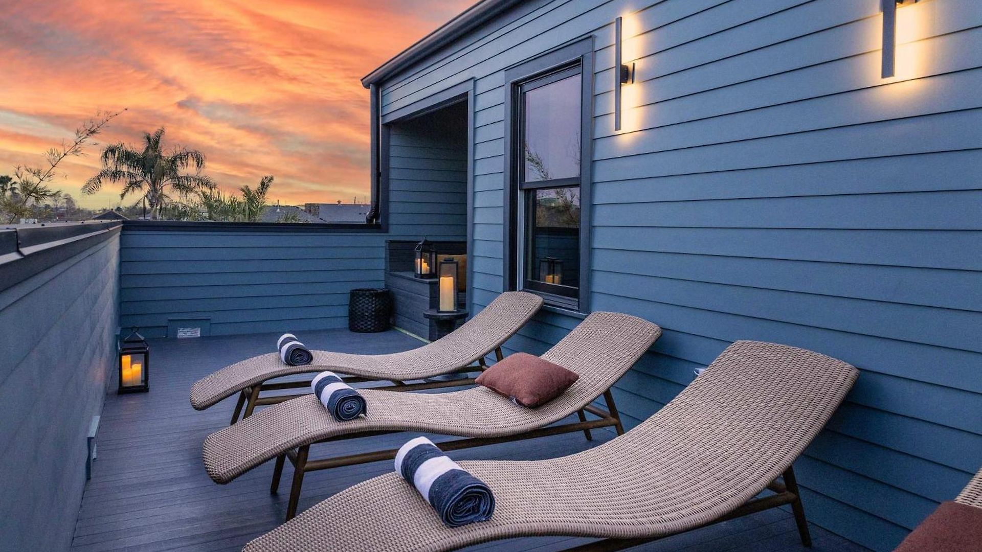 Designer 1 Block To Magazine Heated Pool&spa Holiday home