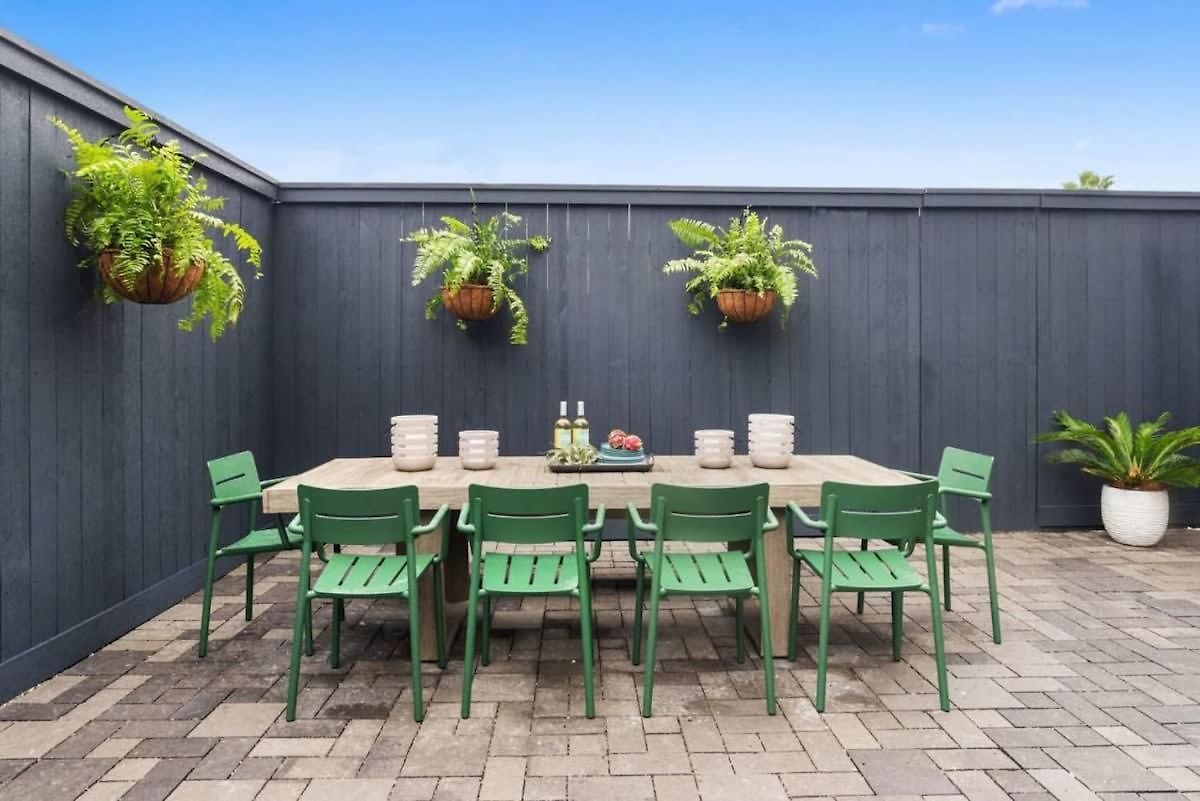 Spacious Nola Combo 2 Units & Shared Pool Holiday home *
