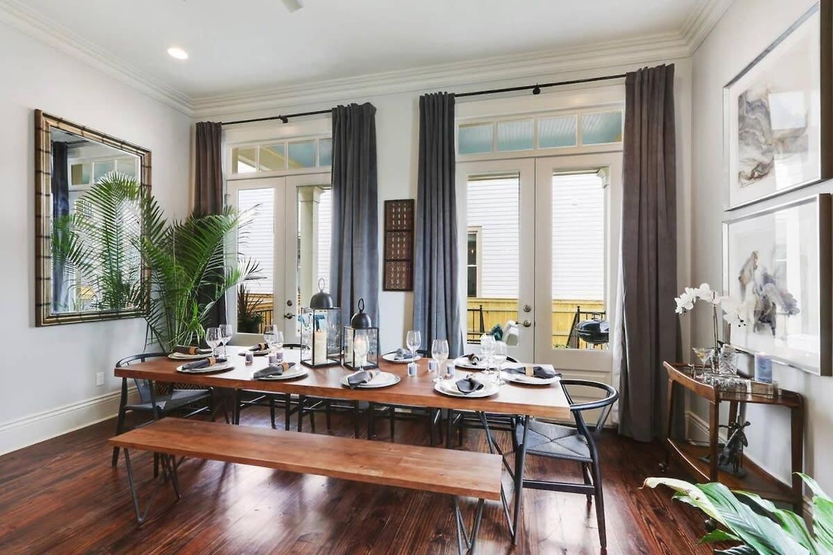 Sunny Midcentury Luxury Near French Quarter *