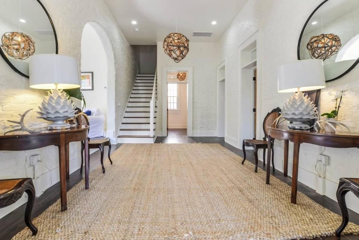 Contemporary Designer Near French Quarter * New Orleans