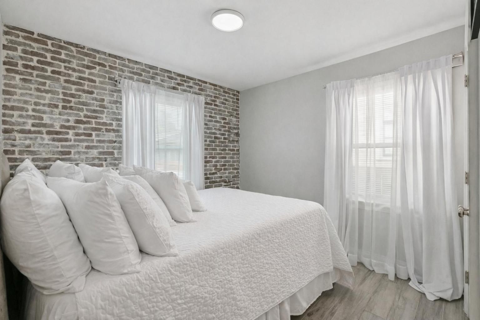 3br | Murals + Bbq, Near Ferry New Orleans