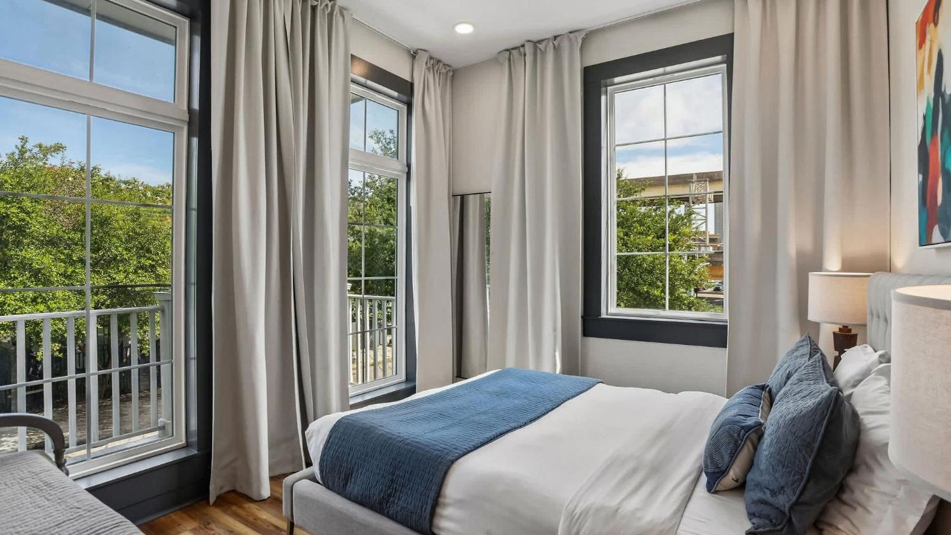 7br & Pool Access Near Cbd