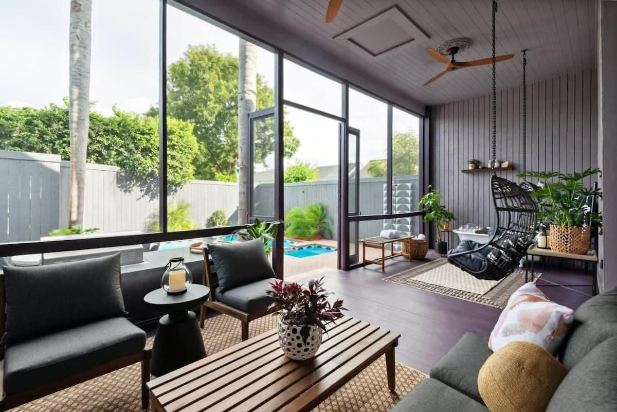 Holiday home 5 Bedroom Designer On Magazine Pool &