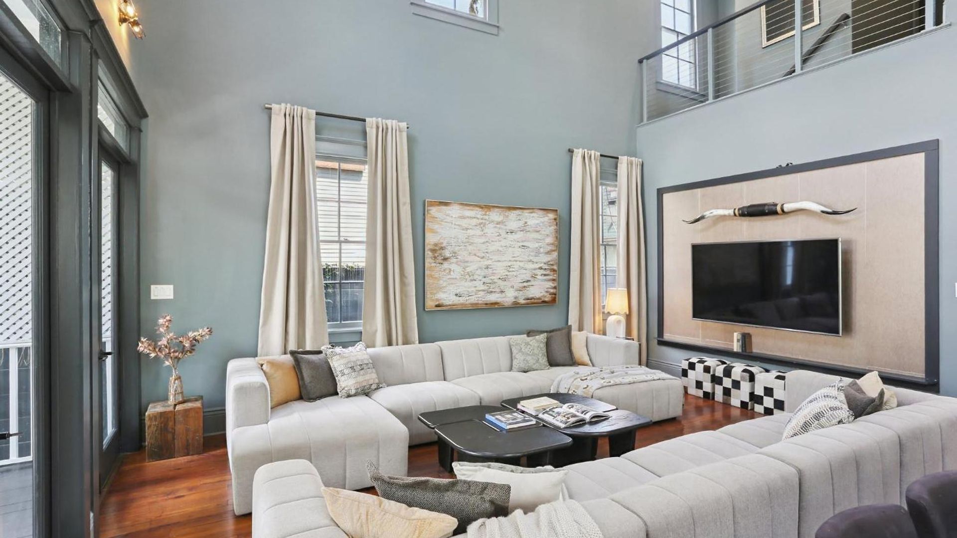 Designer On Magazine Pool And Holiday home New Orleans