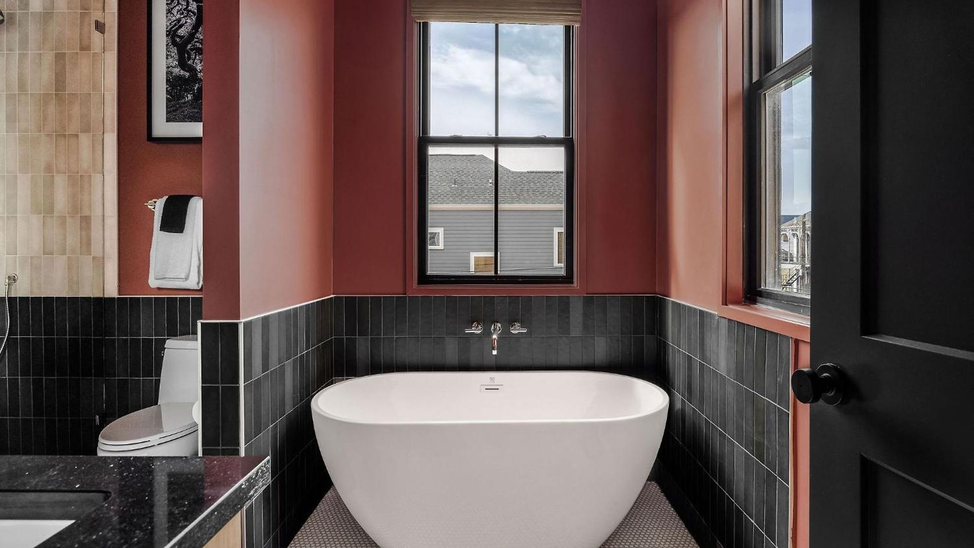 Luxury New Heated Pool And Holiday home