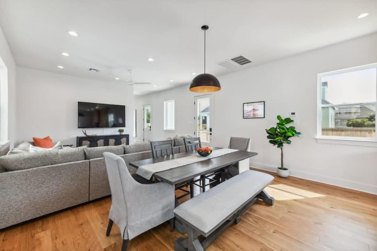 Elegant Stylish With Hot Tub & Pergola * New Orleans