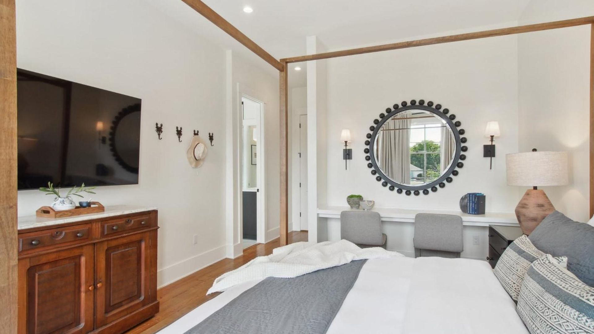 Designer 6-bedroom Pool 1 Block To Parade Route Holiday home New Orleans