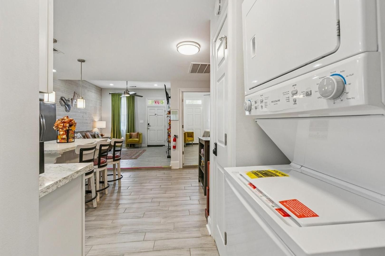 3br | Murals + Bbq, Near Ferry * New Orleans