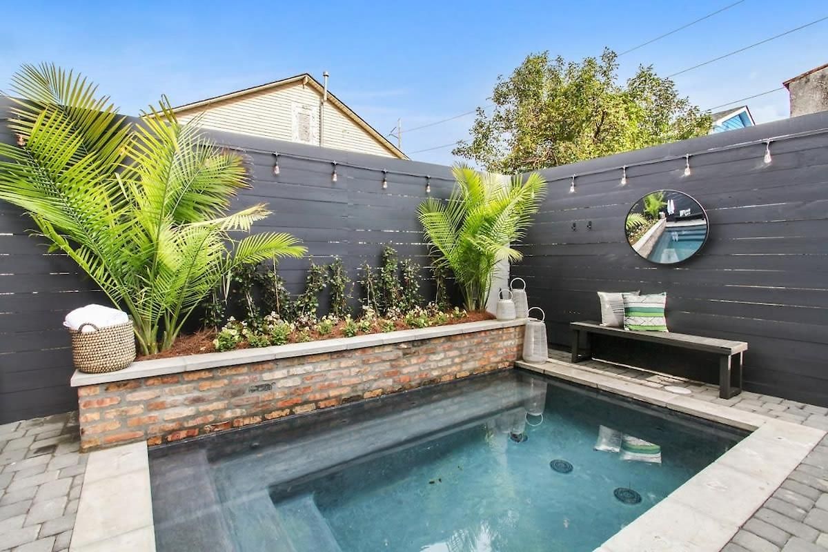 Holiday home Spacious Mid-century Oasis With Heated Pool *