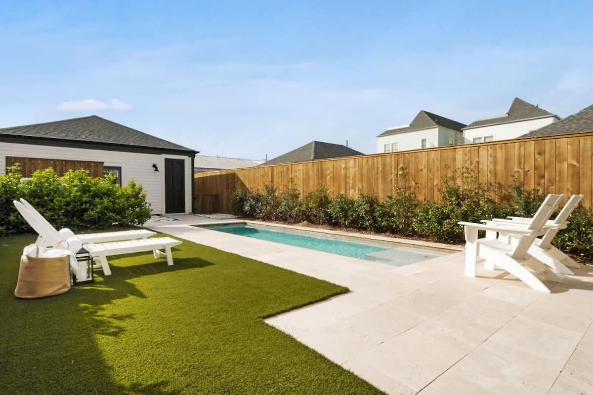 Holiday home Deluxe Modern Heated Pool & Game *