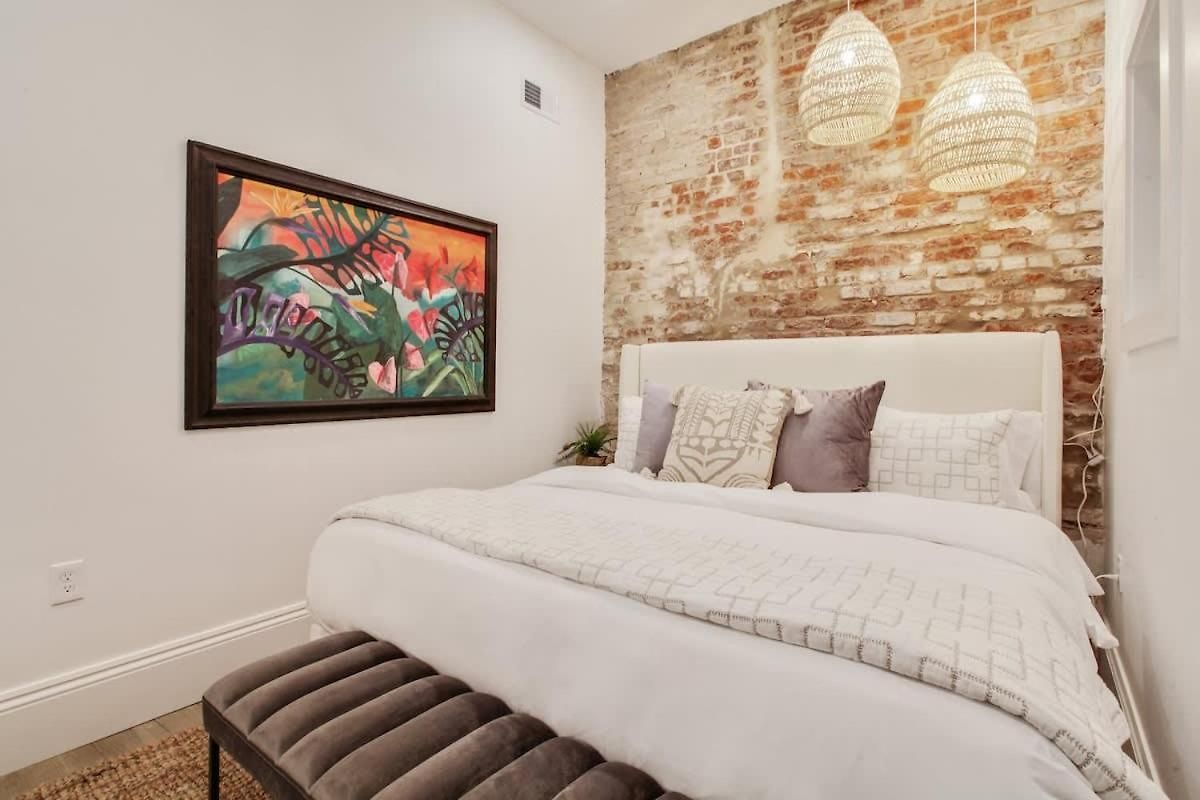 Modern Cbd With Near French Quarter *
