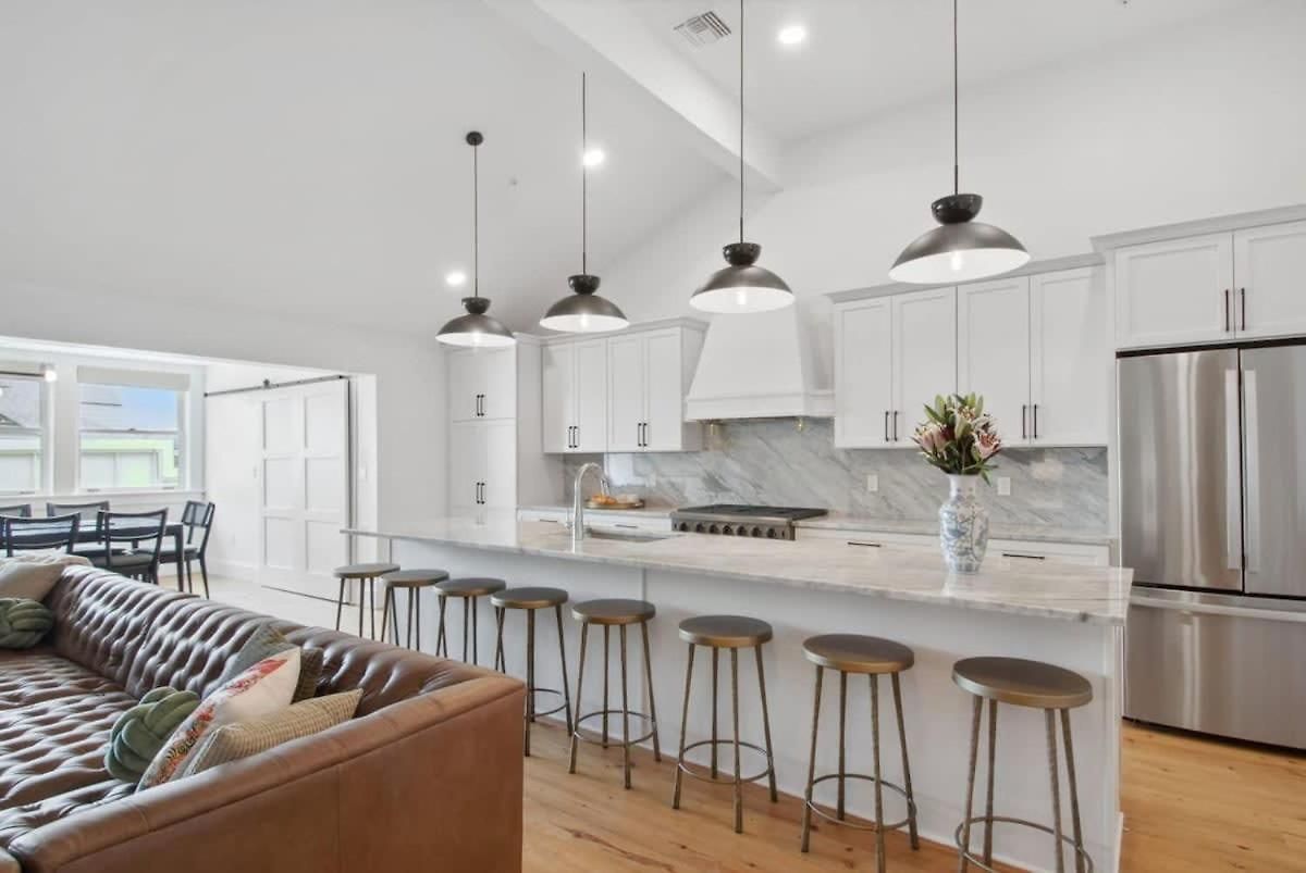 Two Expansive Near French Quarter Hotel *