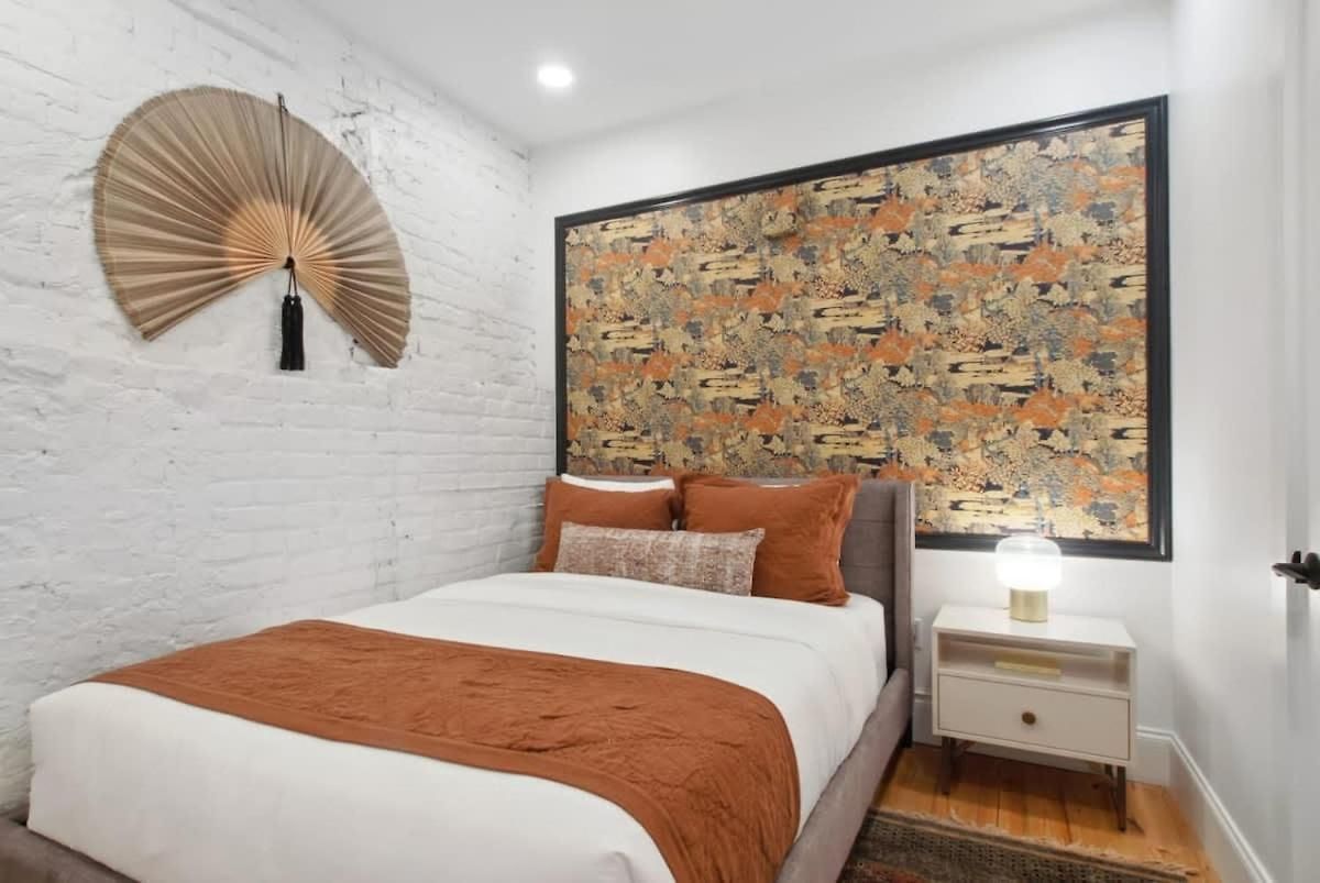Two Expansive Near French Quarter Hotel *