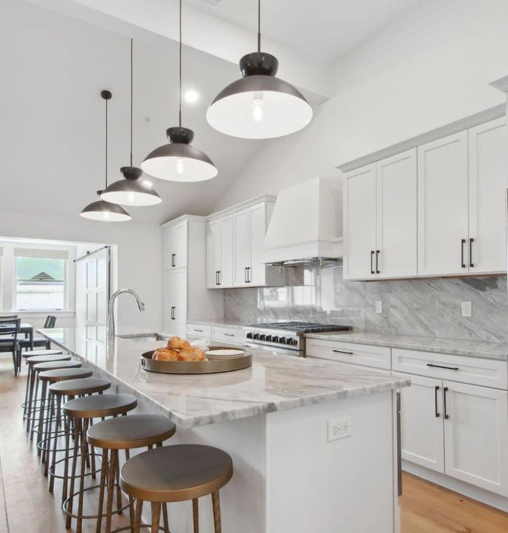 Two Expansive Near French Quarter Hotel *