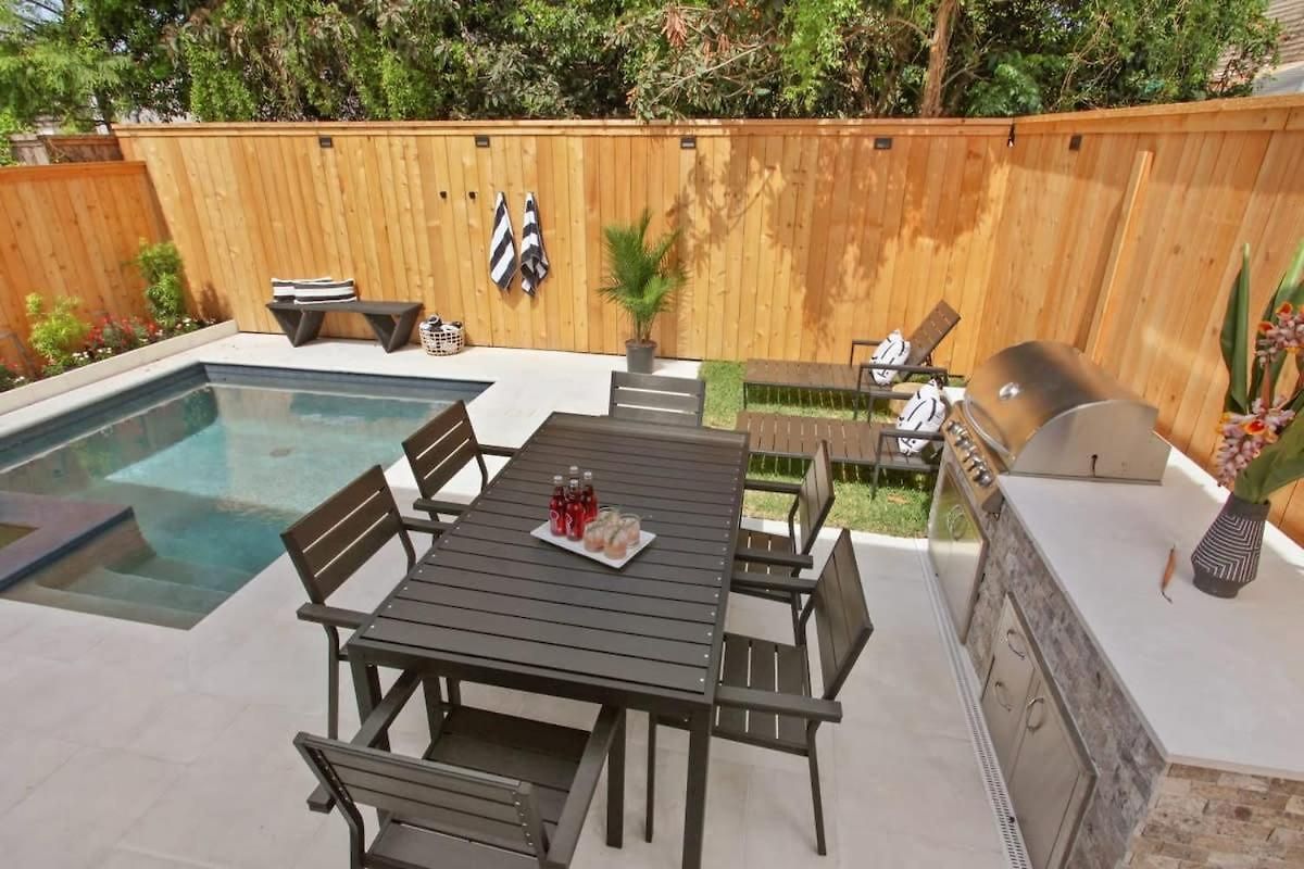 Relaxing With Heated Pool &