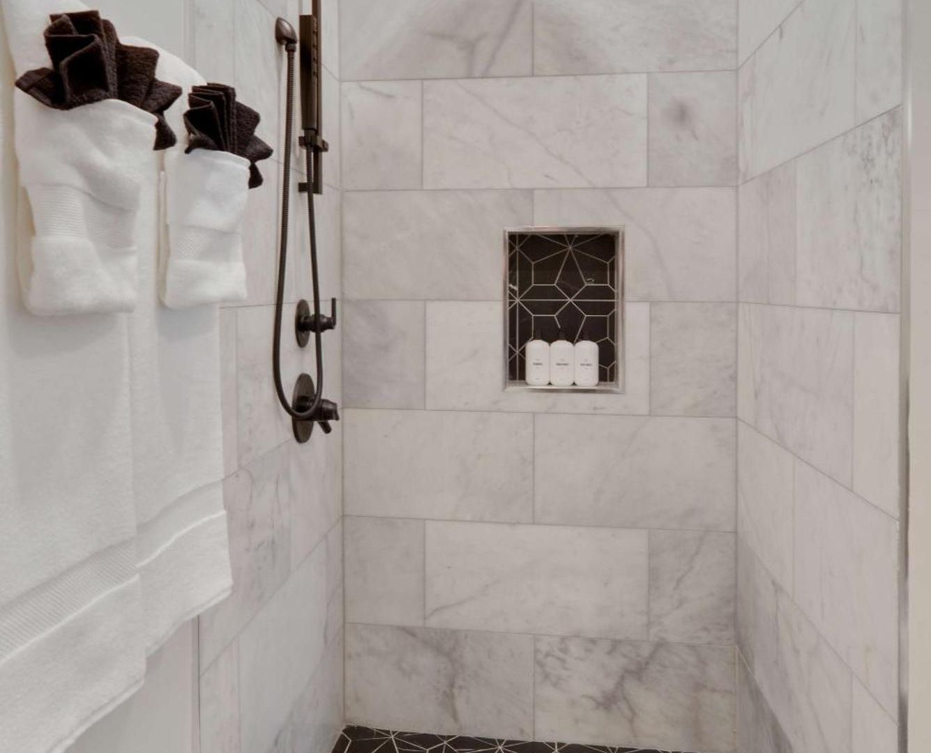 Holiday home Luxe 19br Combo & Private Backyard With Pool *