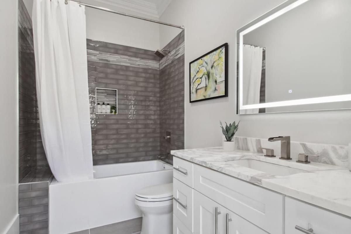 Holiday home Stylish Modern With Hot Tub & Pergola New Orleans