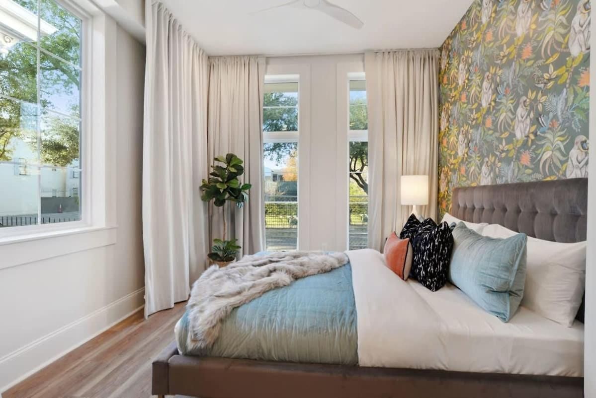 Luxe Sunlit Heated Pool & Near Cbd *