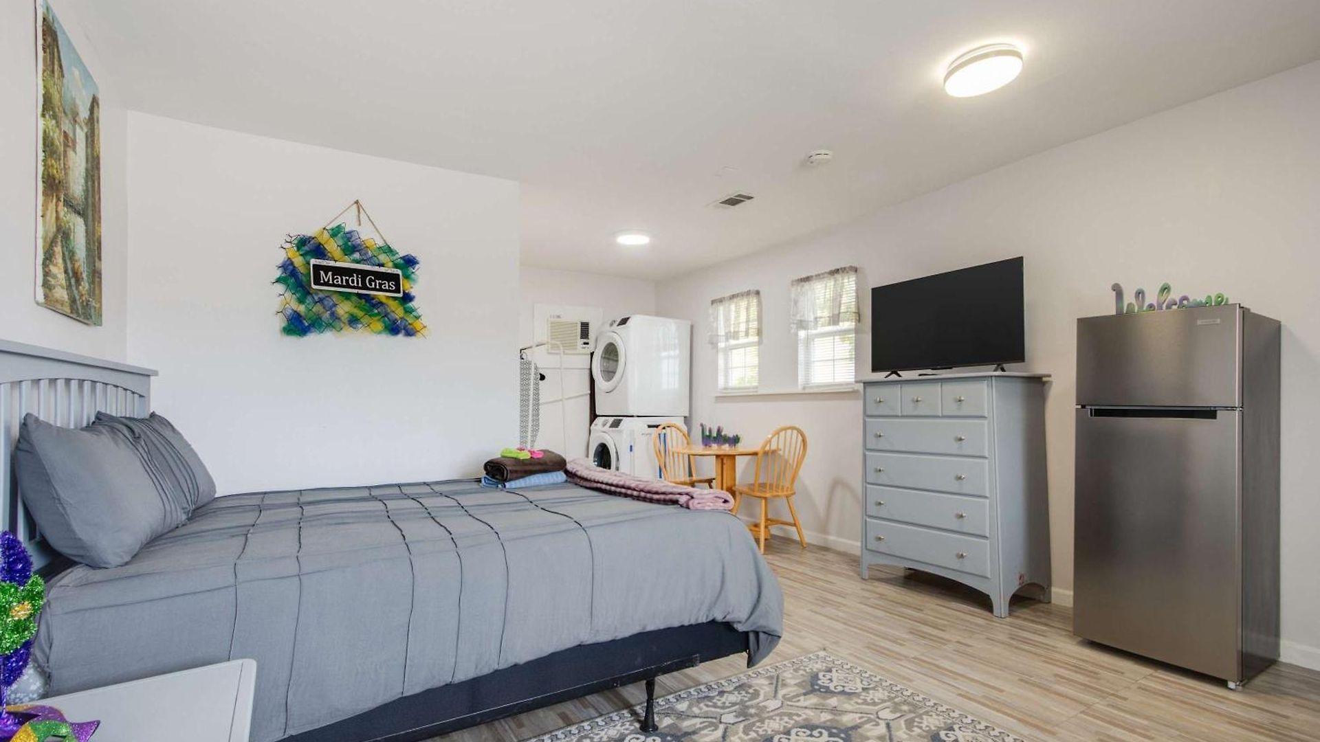 Modern Nola House With Yard Your Mardi Gras Base
