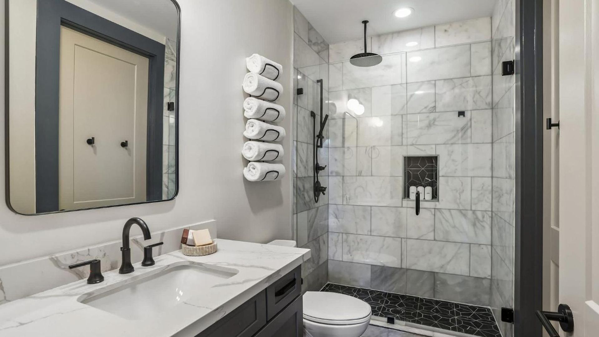 7br & Pool Access Near Cbd