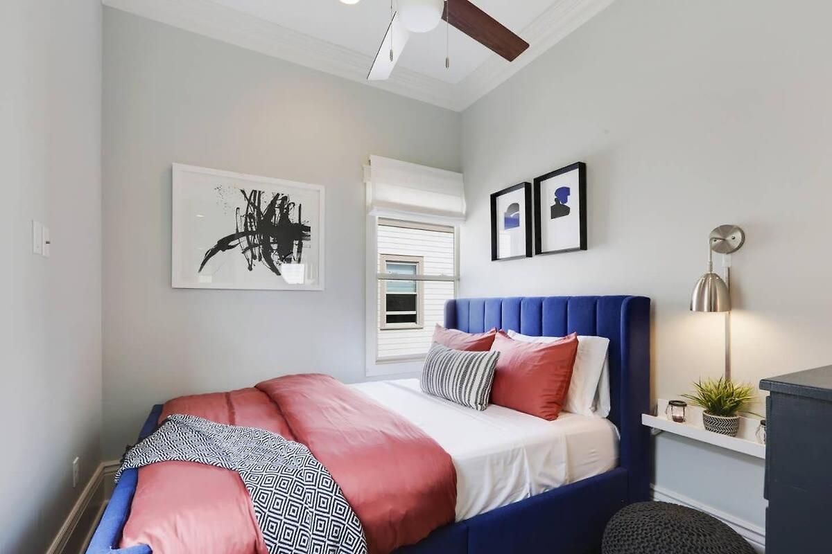 Sunny Midcentury Luxury Near French Quarter