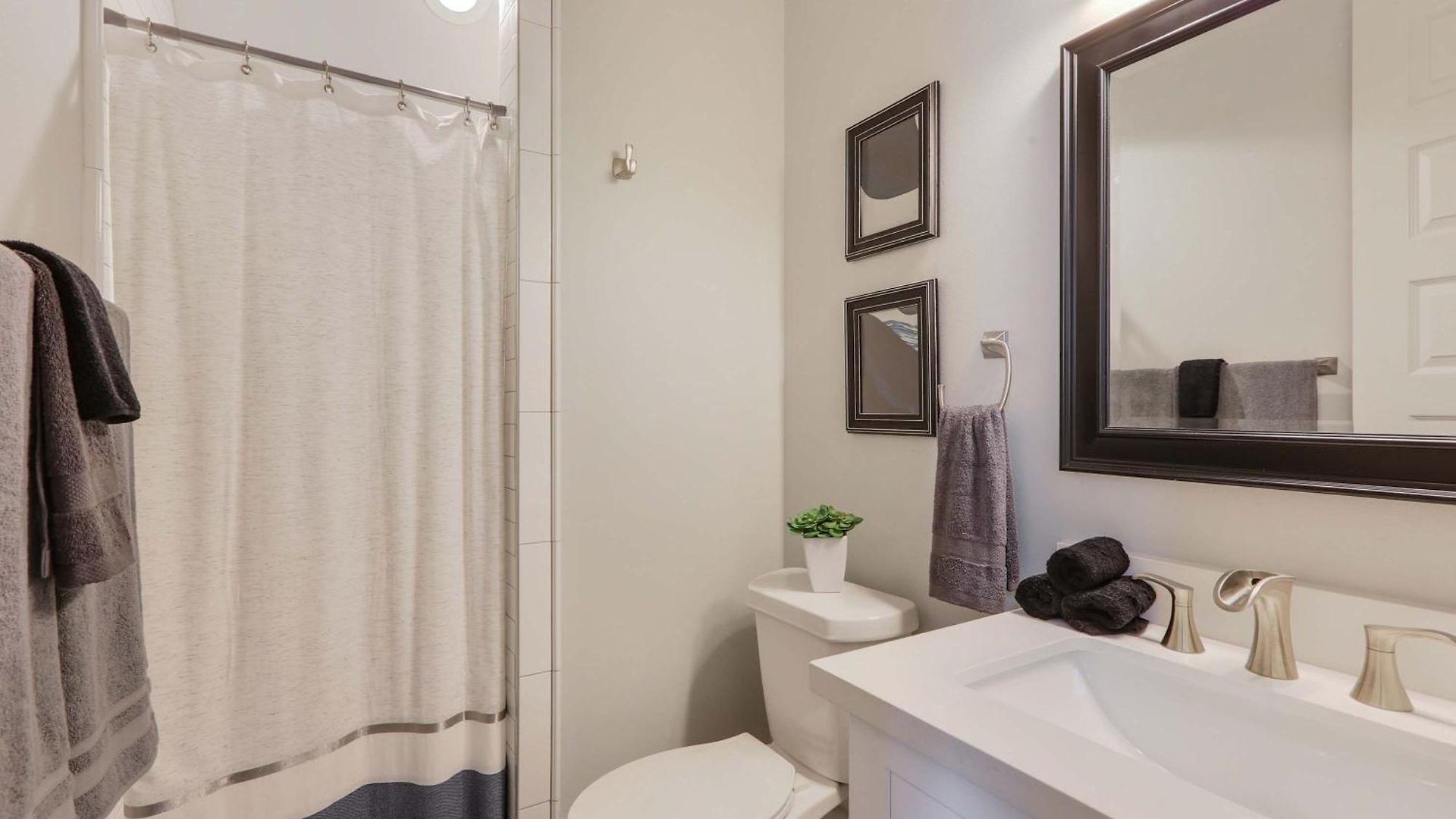 Beautiful Renovated With Private Heated Pool *