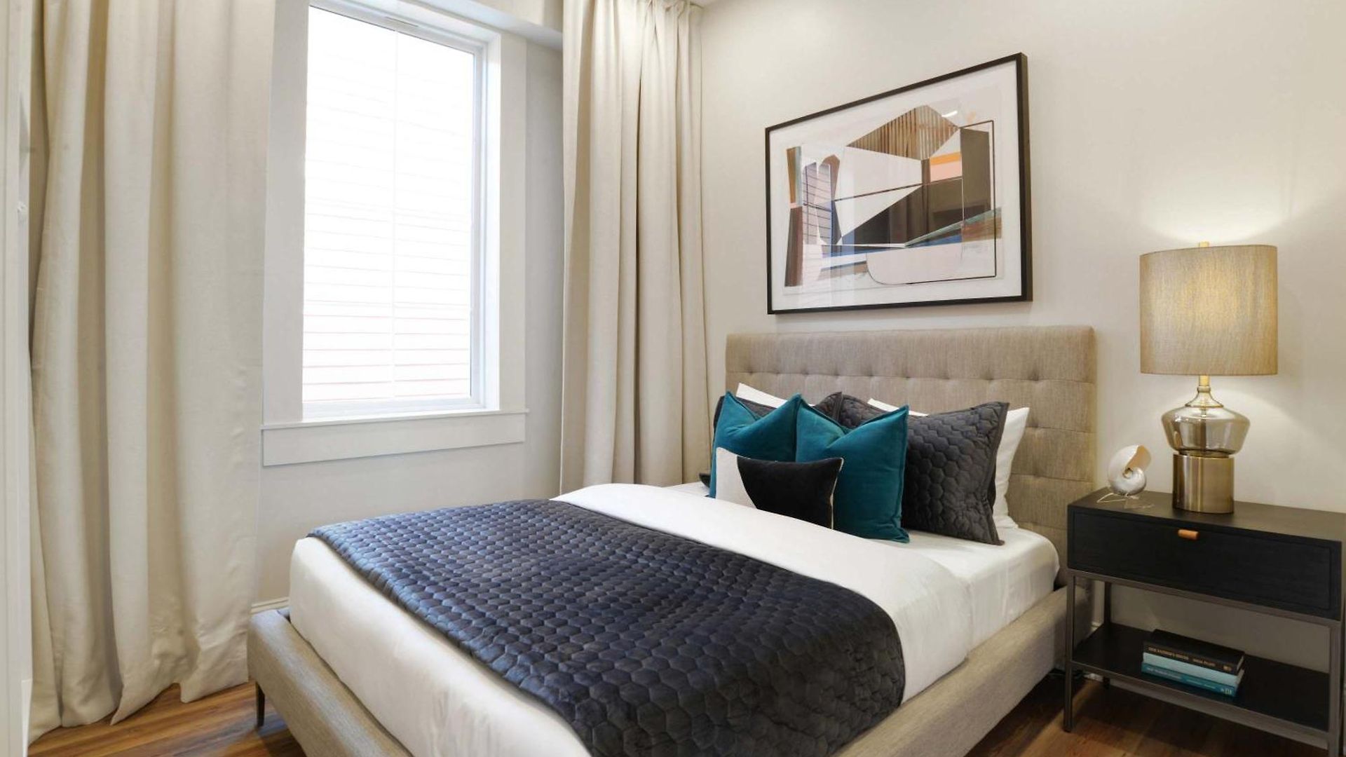 Luxe 19br Combo & Private Backyard With Pool Holiday home *