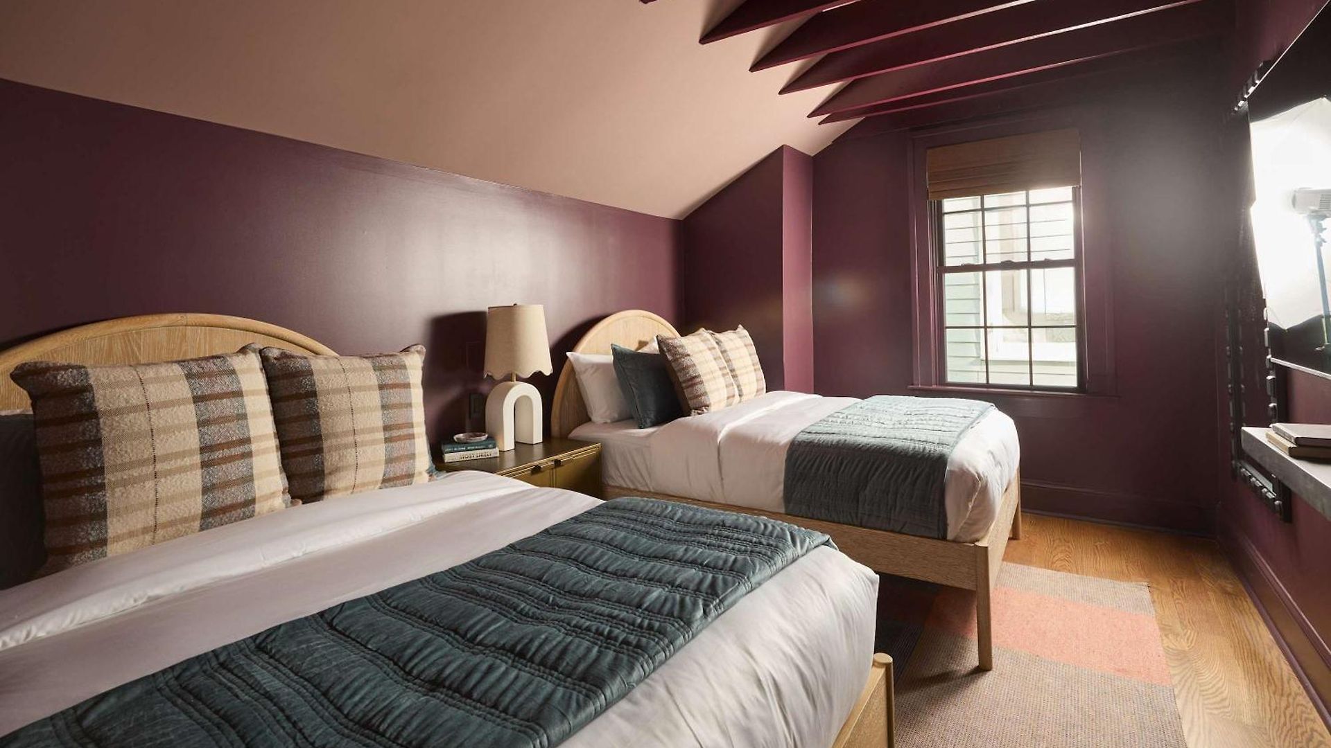 Remodeled Magazine Oasis Shared Heated Pool&spa *