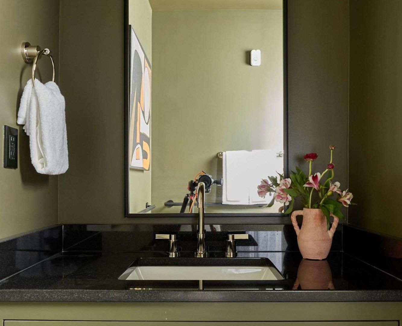 Luxury On Magazine Shared Heated Pool &