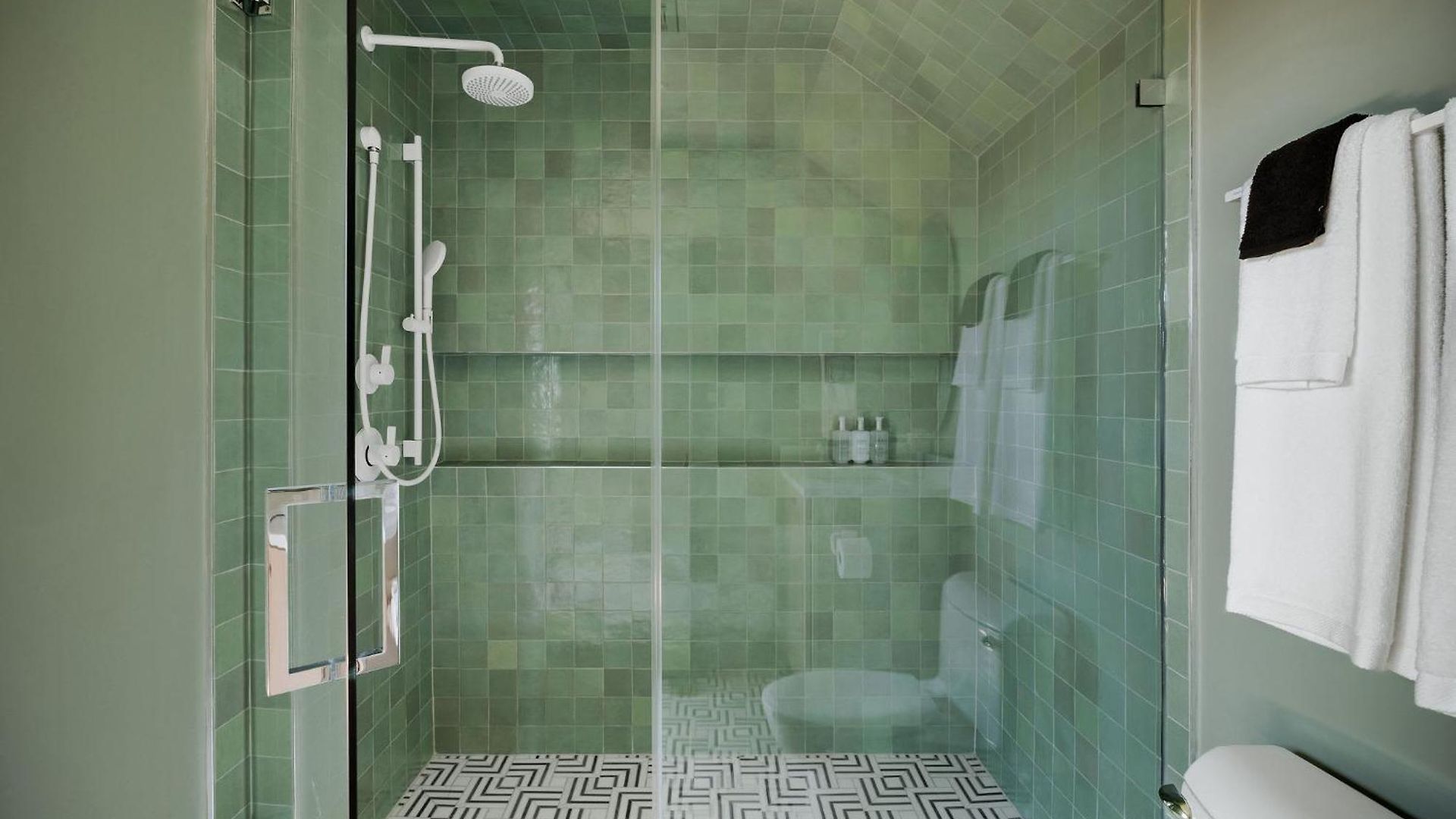 Chic Nola Heated Pool & Holiday home